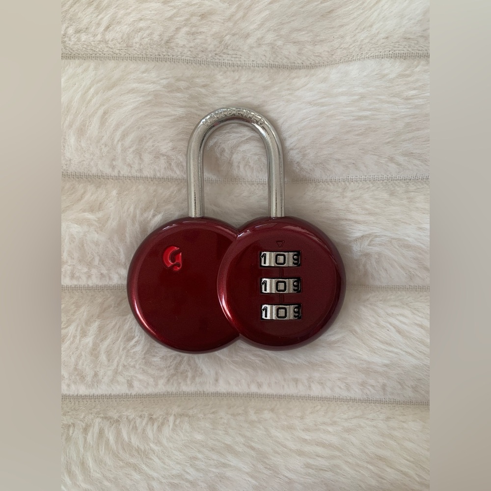 Glossier cherry lock